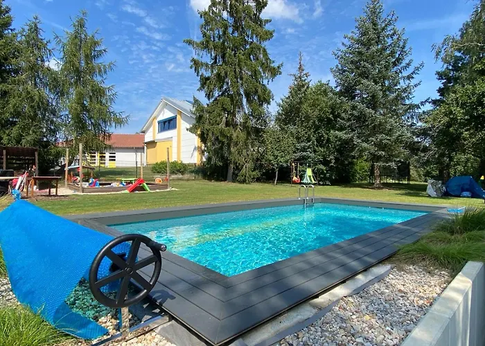 Helle Ferienwohnung In Architektenhaus Mit Garten Und Pool