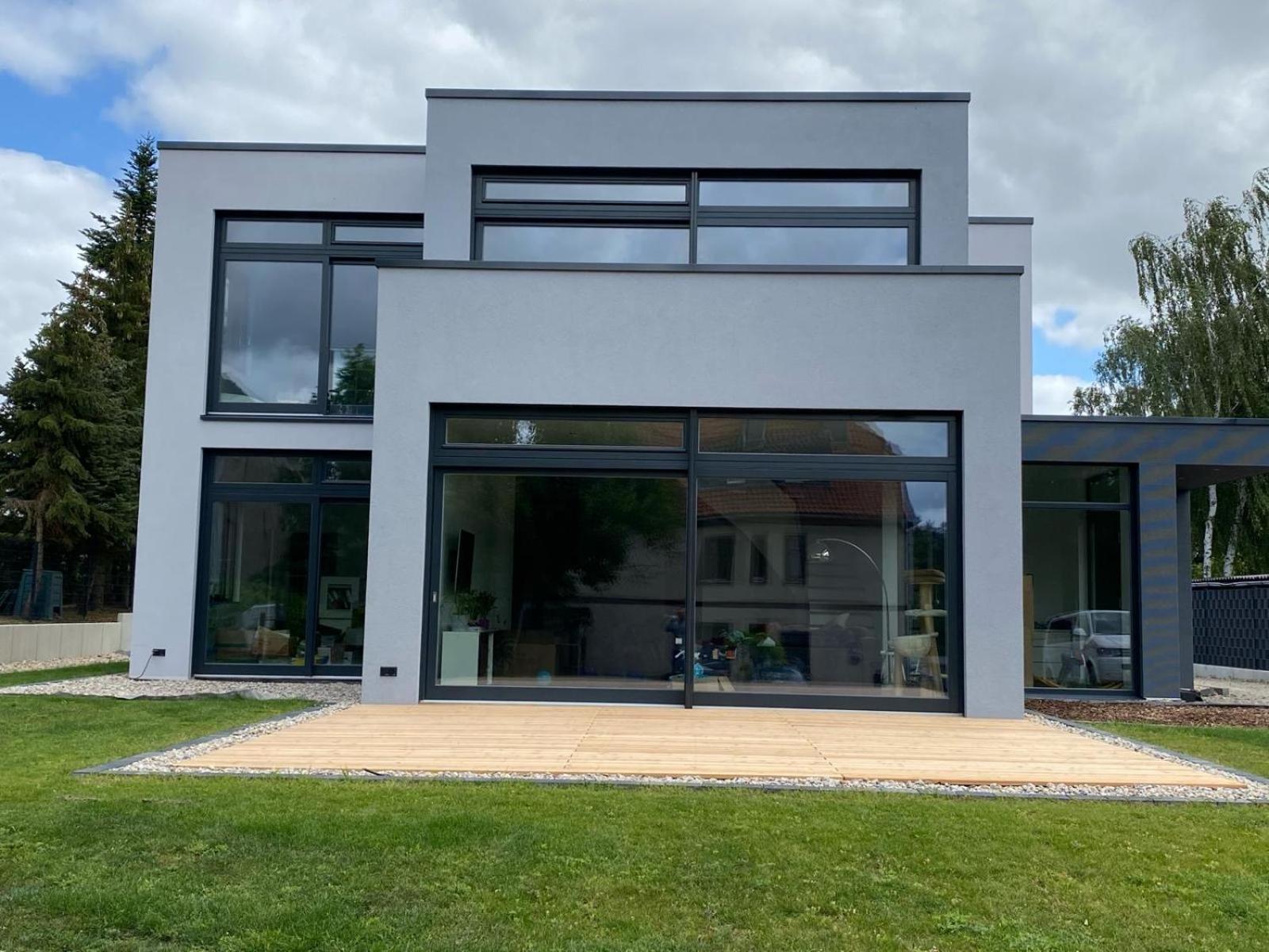Helle In Architektenhaus Mit Garten Und Pool