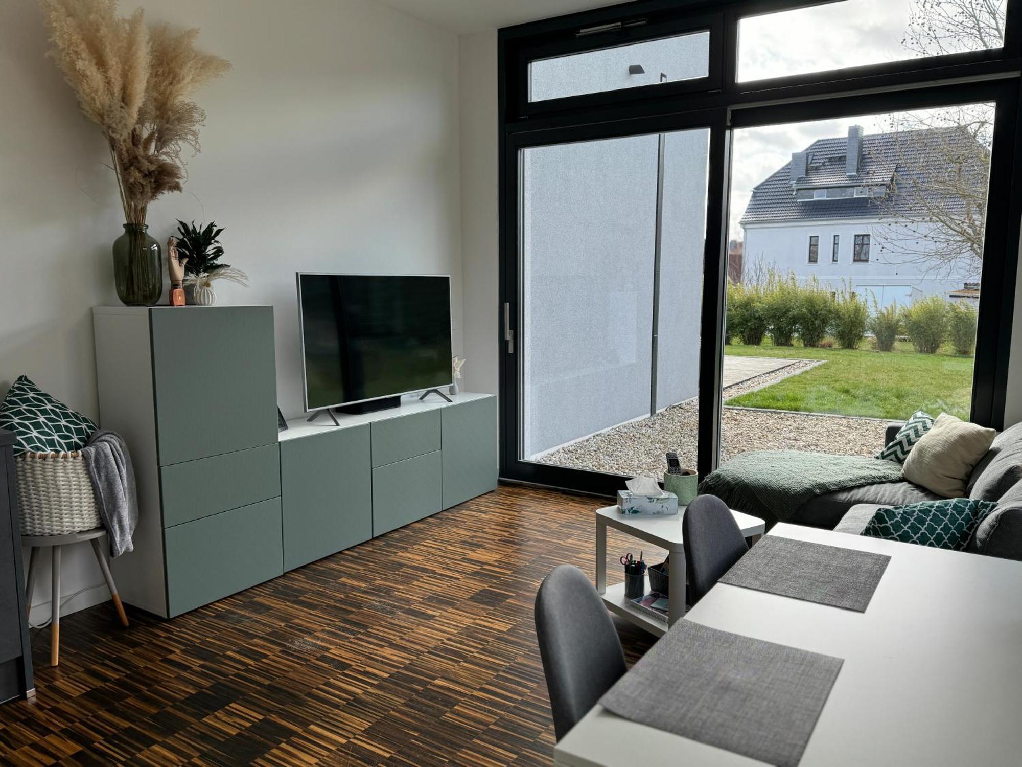 Apartment Helle In Architektenhaus Mit Garten Und Pool