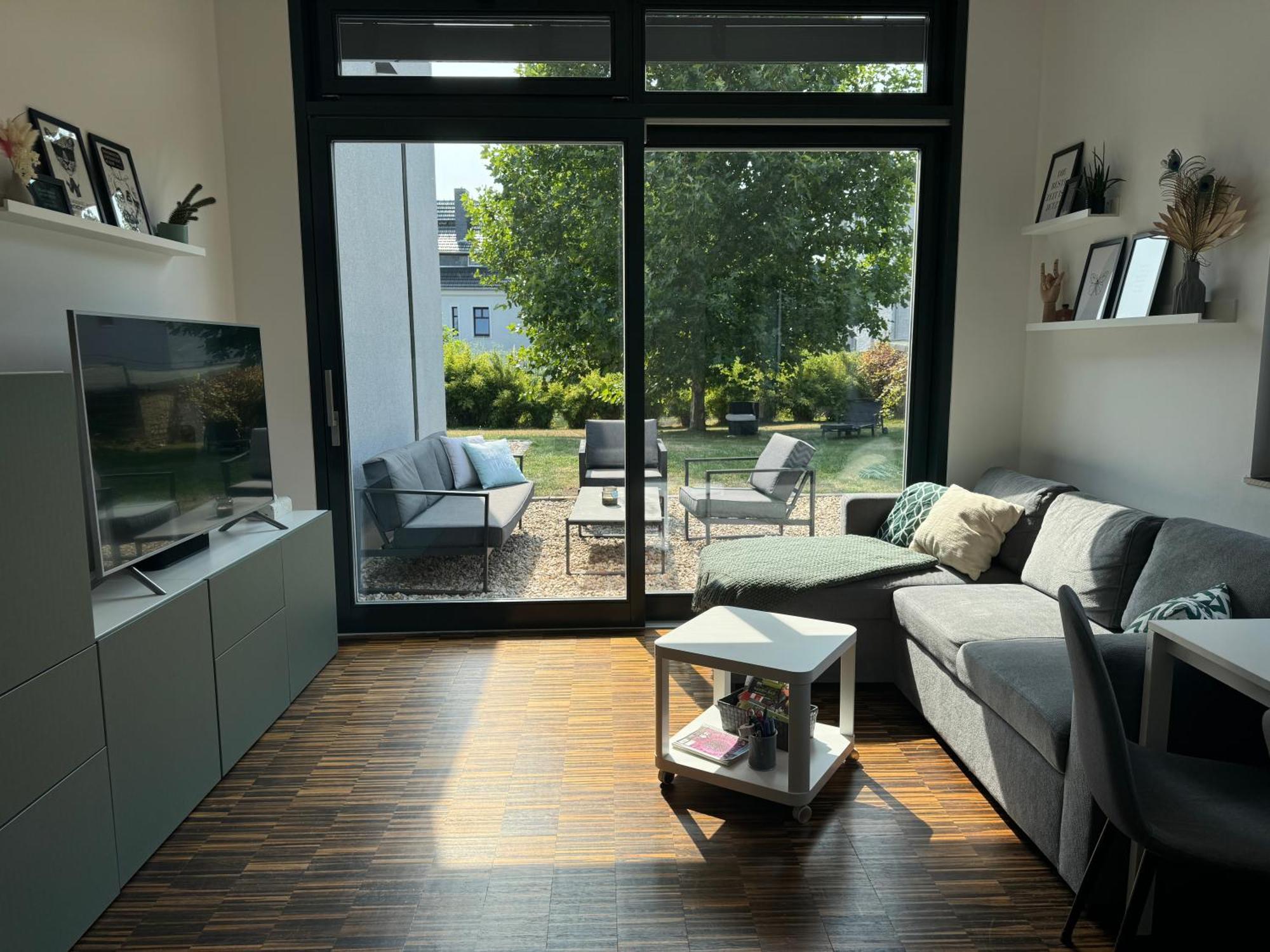 Helle In Architektenhaus Mit Garten Und Pool Apartment